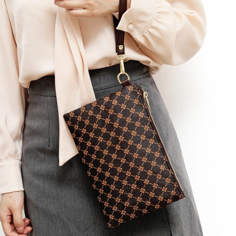 Calenvi Fashionable Wristlet Clutch